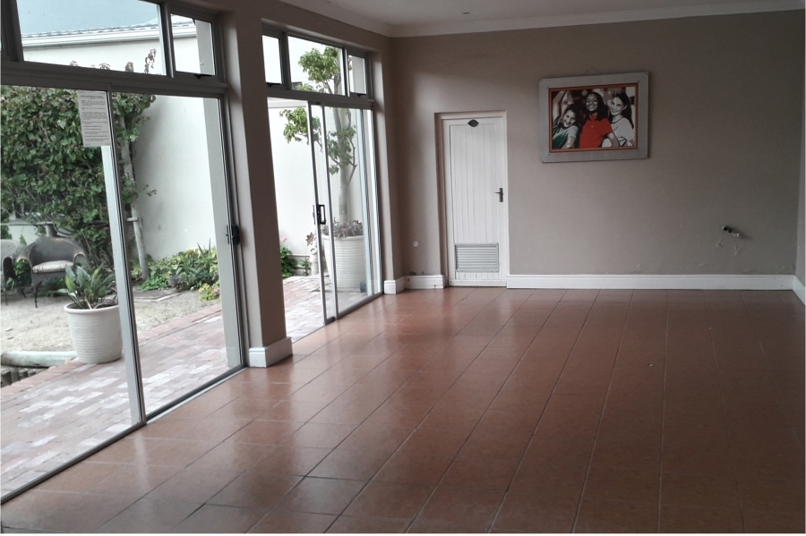 To Let 1 Bedroom Property for Rent in Sea Point Western Cape